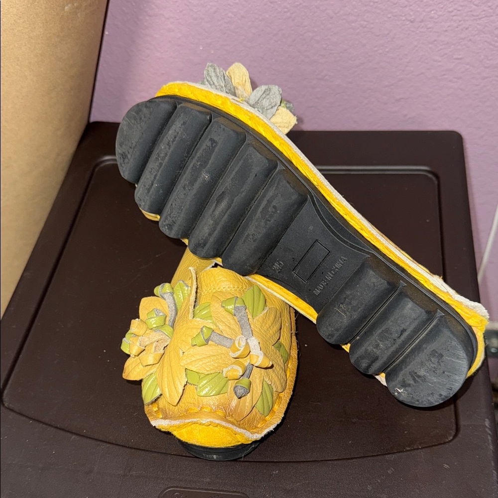 Yellow Leather Flats with Leaf Accents - Picture 3 of 4